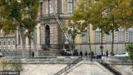 Tangga yang dipakai pencuri masuk museum (Getty)