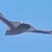 Sebuah UAV besar dengan desain layang-layang lipat terbang dalam sebuah video yang dirilis pada 19 Oktober. Foto: TWZ/ X