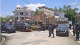 Hampir 500 personel dikerahkan oleh Polda Jatim untuk menangkap Muzammil, Kepala Desa Lembung Gunong, Kecamatan Kokop. Ia diosangka terlibat kasus TPPU narkoba. Foto: bangkalanterkini