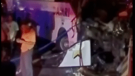 Bus Damri jurusan Surabaya - Madura, mengalami kecelakaan di jembatan Suramadu, menyebabkan dua orang tewas, terjadi Kamis dini hari, 30 Oktober 2025. Foto: Instagram@bangkalanterkini