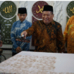 Wakil bupati Jombang KH Salmanudin Yazid melakukan kunjungan kerja ke SMP Negeri 1 Sumobito, Kamis (2/10/2025), untuk memanta secara langsung pelaksanaan program Makan Bergizi Gratis (MBG) bagi para siswa. Foto: Diskominfo Pemkab Jombang