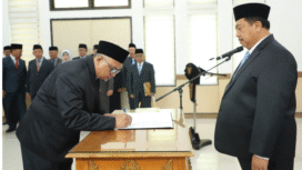 Bupati Jombang Warsubi, Selasa 14 Oktober 2025, melantik pengurus Baznas Jombang perioda 2025-2030. Foto: dikominfo pemkab jombang