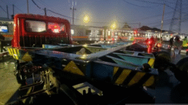 Sebuah trailer terjebab dalam kemacetan lalu lintas di di perlintasan Jalan Kaligawe Raya, Kecamatan Gayamsari, Kota Semarang pada Selasa, 21 Oktober 2025 sekitar pukul 16.37 WIB. Foto: antara