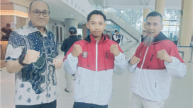 Keberangkatan Atlet DKKI di kejuaraan IBKO 16th All Jepang 2025, di dampingi Tunggul Aryo Wibowo, Ketua Umum DKKI, (Kiri), Atlet DKKI, Muhammad Liem Surya Jaya, (Tengah). M Machmoed, Ketua Dewan Guru DKKI (Kanan). Kamis 30 Oktober 2025, melalaui Bandara Internasional Juanda Surabaya. Foto: Dok/DKKI