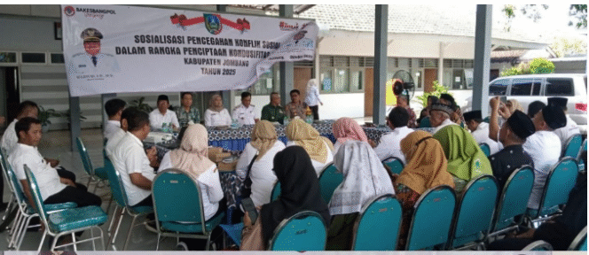 
					Badan Kesatuan Bangsa dan Politik (Bakesbangpol) Kabupaten Jombang menggelar kegiatan “Sosialisasi Pencegahan Konflik Sosial Dalam Rangka Penciptaan Kondusifitas Daerah Kabupaten Jombang”. Kegiatan ini dilaksanakan di Kantor Kecamatan Megaluh. Foto: Jombangkab.go.id