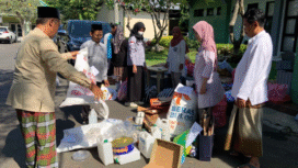 Dinas Lingkungan Hidup (DLH) pemkab Jombang melaksanakan acara apel pagi 17 Oktober 2025, dengan sasaran mendorong lif style warga masyarakat Jombang minim sampah. Foto: jombangkab.go.id