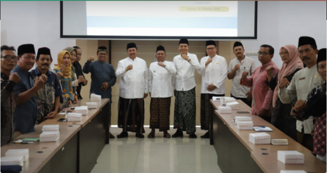 
					Pemerintah Kabupaten Jombang menggelar Sidang Pleno Lembaga Kerja Sama (LKS) Tripartit di ruang rapat swagata pendopo kabupaten Jombang Kamis, 16 Oktober 2025. Foto: jombangkab.go.id