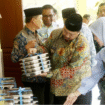Bupati Jombang Warsubi, SH., M.Si., melakukan kunjungan kerja ke SMP Negeri 1 Sumobito, Kamis (2/10/2025), untuk memanta secara langsung pelaksanaan program Makan Bergizi Gratis (MBG) bagi para siswa. Foto: Diskominfo Pemkab Jombang