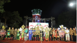 Suasana meriah dan menghibur dengan panggung besar menunjukkan bahwa Jombang berhasil memberikan hiburan kepada masyarakat, dalam Ringin Contong Carnival, Minggu malam, 19 Oktober 2025. Foto: diskominfo pemkab jombang
