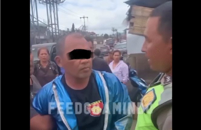 
					Seorang oknum polisi berinisial  IWS (51) ditangkap warga usai menjambret kalung emas milik pedagang.. Kasus ini terjadi Selasa sekitar pukul 13.00 WITA, 30 September 2025. Ketika pelaku melihat seorang pedagang perempuan berinisial KS (50) sedang menggunakan kalung emas di lehernya di Banjar Giri Loka. Foto:  Instagram@ctd.insider