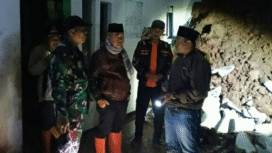 Akibat hujan deras. terjadi tanah longsor menimpa bangunan Pondok Pesantren Attohiriyah, di bandung Barat, Senin dini hari 27 Oktober 2025. Peristiwa ini menyebabkan satu satriwati meninggal dunia. Foto: istimewa