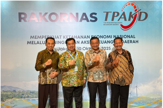 Bupati Jombang, Warsubi, S.H., M. Si., bersama Sekretaris Daerah Kabupaten Jombang, Agus Purnomo, S.H., M.Si, Inspektur Kabupaten Jombang, Abdul Madjid Nindyagung, SH., M.Si.dan Kepala BKPSDM Jombang, Drs. Anwar MKP, menghadiri Rapat Koordinasi Nasional (RAKORNAS) Tim Percepatan Akses Keuangan Daerah (TPAKD) pada 10 Oktober 2025 di Ballroom Danarote Balai Kartini, Jakarta. Foto: Diskominfo Pemkab Jombang