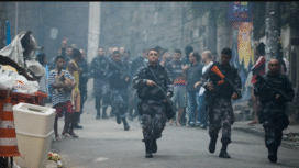 Sebanyak 2500 personel polisi dan tentara Brasil melakukan pengrebekan markas komando sarang narkoba di Rio de Janeiro, mengakibatkan sebanyak 132 orang tewas. Foto: otempo.com.br