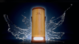  Sebuah startup dari Kolombia, E-Dina menciptakan alat inovatif bernama WaterLight﻿ — lentera portabel menggunakan tenaga dari air garam atau bahkan urin, dikembangkan bekerja sama dengan Wunderman Thompson﻿. Sekali izi bisa bertahan sampai 45 hari. Foto: branding