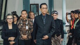 Sri Sultan Hamengku Bawono X bersama Keluarga Melayat Susuhunan Paku Buwono XIII. (Foto: Kawedanan Tandha Yekti)