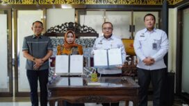 Balai Pemasyarakatan (Bapas) Kelas I Surabaya bersama Pemerintah Kota Mojokerto menandatangani Nota Kesepakatan tentang Sinergi Pelaksanaan Pidana Kerja Sosial dan Pidana Pelayanan Masyarakat bagi Anak. Dok.Humas