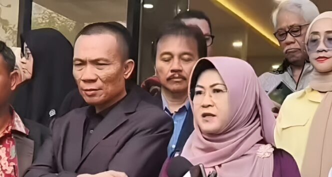 
					Menyoroti aksi walk out sejumlah tersangka kasus ijazah palsu Presiden ke-7 RI, Joko Widodo, saat audiensi dengan Komisi Reformasi Polri. (Instagram.com/@tifauziatyassuma)