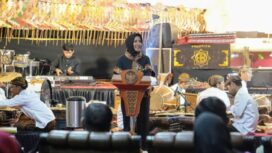 Wali Kota Mojokerto, Ika Puspitasari membuka kegiatan Mojo Fest 2025 yang berlangsung di Taman Bahari Mojopahit (TBM), Kamis (20/11/2025) malam. Dok.Humas