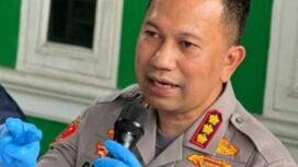 Kapolrestabes Medan, Kombes Jean Calvijn Simanjuntak (kanan) ungkap bahwa terduga pelaku kasus pembakaran rumah hakim PN Medan adalah mantan sopir sendiri. (Instagram/polrestabes.medan)