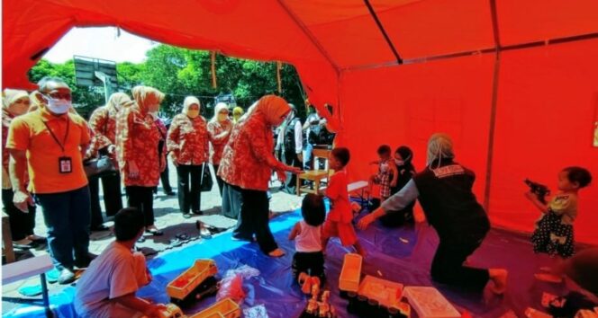 
					Pemkab Lumajang ingatkan soal donasi dan pengungsian resmi warga korban erupsi Gunung Semeru. (Kominfo Lumajang)