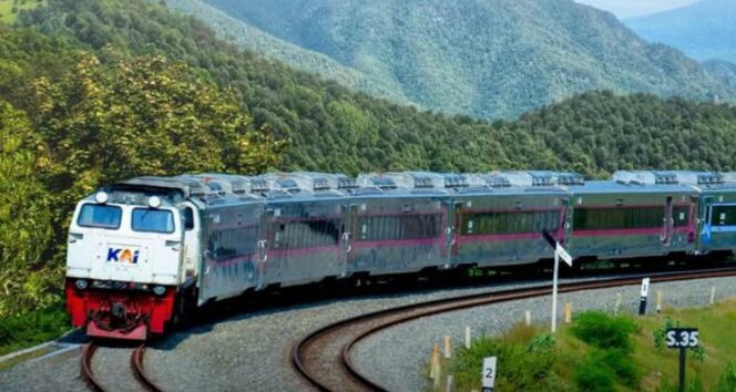 
					Pemesanan tiket untuk masa Angkutan Natal 2025 dan Tahun Baru 2026 (Nataru 2025/2026) telah dibuka sejak 21 November 2025 melalui seluruh kanal penjualan KAI. Ist