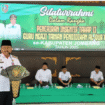 Mewakili Bupati Jombang, Asisten Pemerintahan dan Kesra Setdakab Jombang, Drs. Purwanto, M.KP., memberikan sambutan sekaligus menyerahkan santunan kepada ahli waris dari BPJS Ketenagakerjaan, Rabu-Kamis, 19-20 November 2025. Foto: Jombangkab.go.id