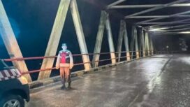 Personel Polres Malang siagakan di wilayah perbatasan setelah penutupan jalur Ampelgading-Lumajang akibat meletusnya Gunung Semeru, Rabu (19/11/2025). (Polres Malang)