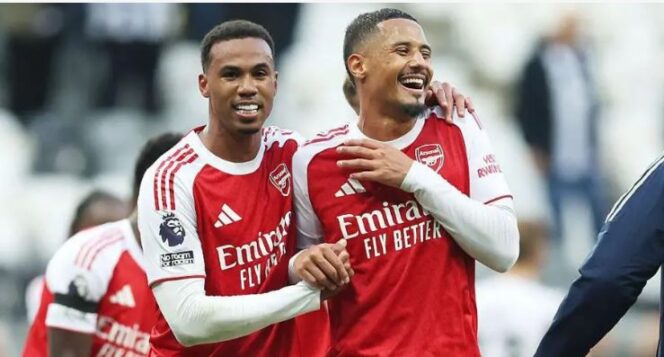 
					Gunners masih di puncak