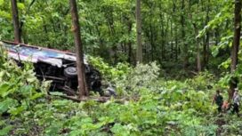 Bus masuk juran di Arak-arak