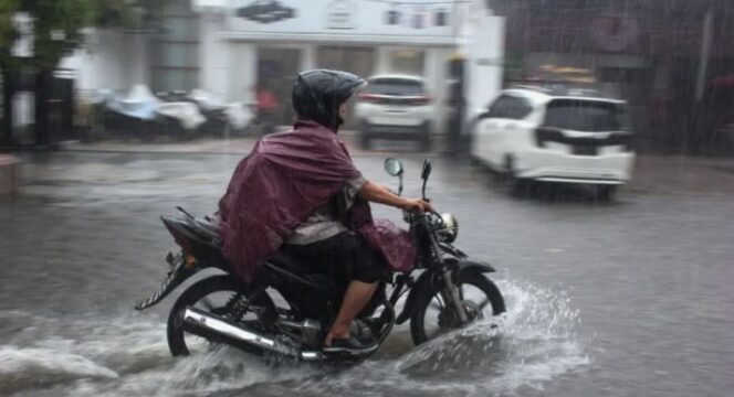 
					Hujan deras mengintai