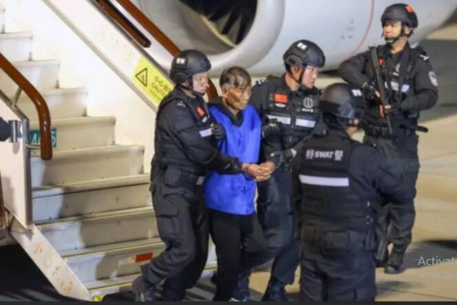 
					Bai Suocheng, kepala keluarga Bai, termasuk di antara panglima perang Myanmar yang dibawa ke Beijing pada tahun 2024