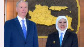 Delegasi Rusia bersama Gubernur Jatim Khofifah