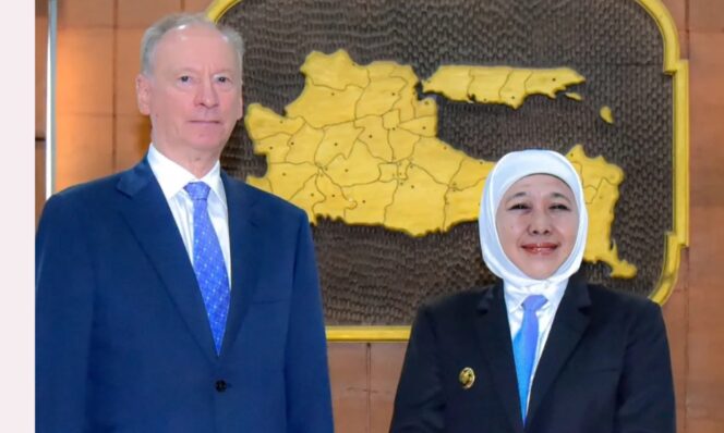 
					Delegasi Rusia bersama Gubernur Jatim Khofifah 