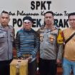 pelaku maling kotak amal babak belur diapit petugas