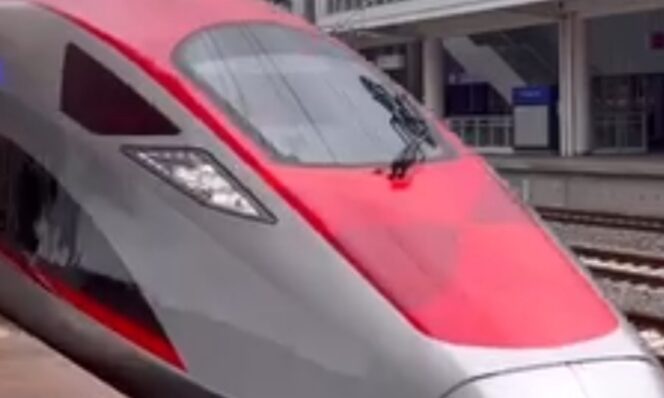 
					Kereta Whoosh, sumber istimewa