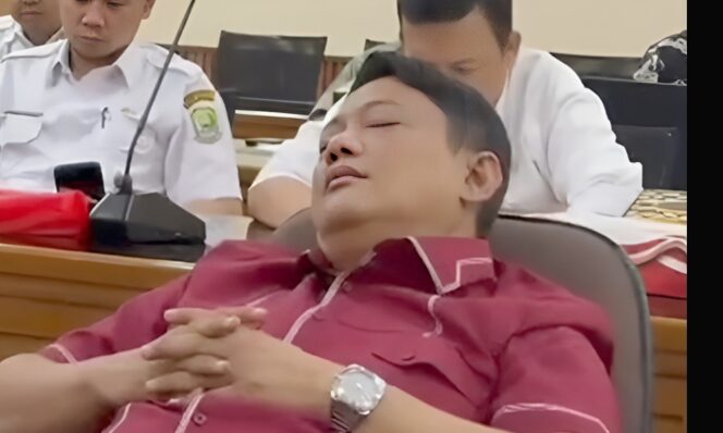 
					Dirut PDAM Bekasi Viral Tertidur Saat Rapat Malah Dibela, Netizen Beri Komen Menusuk