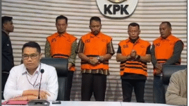 KPK menetapkan empat tersangka dalam kasus gratifikasi jabatan RSUD Ponorogo, disebutkan empat terangka itu masing-masing: Bupati, Sekda Ponorogo, dokter yang dijadikan direktur RSUD dan seorang swata. Foto: Instagram@official.KPK