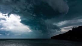 Awan mengintai Jatim