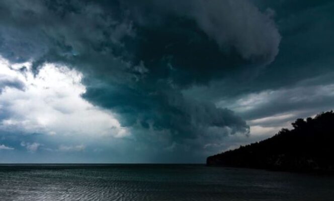 
					Awan mengintai Jatim