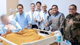 Menkes saat kunjungi pasien