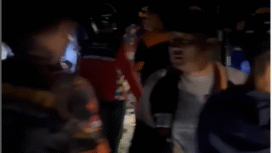 Warga bersama petugas dari Basaran Balikpapan melakukan pencarian dan evakuasi enam anak-anak yang tewas tenggelam di waduk PDAM, KM8, kota Balikpapan, Kalimantan Timur, Senin sore, 17 Nove,ber 2025. Foto: Instagram@portalbalikpapan