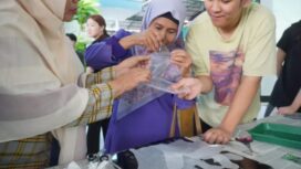 Mahasiswa UPC saat dampingi warga