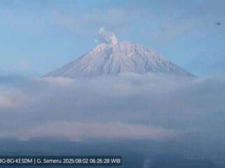 Semeru erupsi