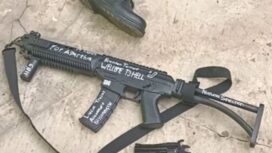 Senjata penuh tulisan