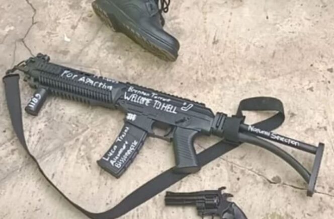 
					Senjata penuh tulisan