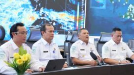 (kedua dari kanan) Direktur Meteorologi Publik BMKG Andri Ramdhani dalam konferensi pers, Jakarta, Rabu (26/11/2025) (Foto: Tangkapan Layar Youtube/Info BMKG)
