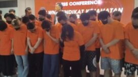 Para penipu scam online asal China