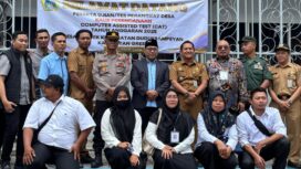 Foto:Istimewa
Camat Duduksampeyan foto bersama perangkat Desa Gredek, Rektor UMG dan peserta CAT.