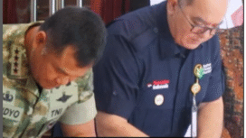 Direktur Utama PT Agrinas Pangan Nusantara, Joao Angelo De Sousa Mota menandatangani kerja sama dengan TNI untuk melaksanakan pembangunan kantor Koperasi Desa Merah Putih seluruh Indonesia. Foto: Instagram@ririprograan3 dan agrinaspangan
