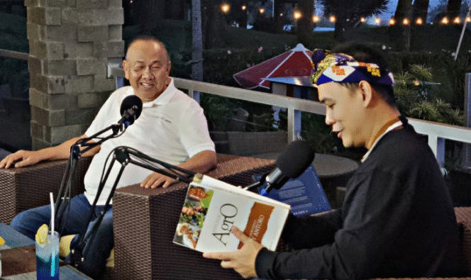 
					(kiri) Founder Kusuma Agrowisata Batu, Edy Antoro tengah diwawancara potcast Ladon Entertainment, telah ditonton 13.000 pemirsa. Foto: Ladon Enterntaiment